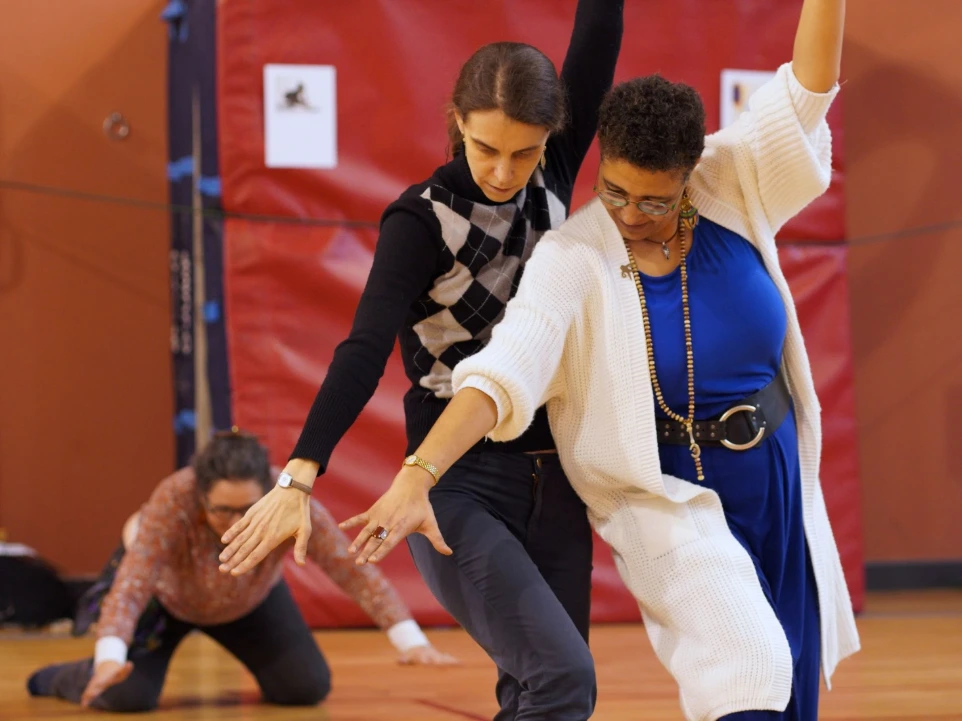 mouvement engagement corporel langues